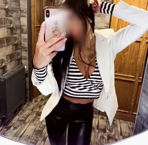 Carina, 34