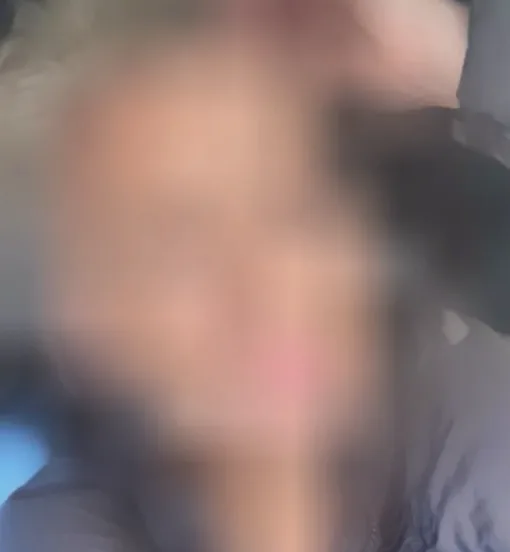 Claudia, 32