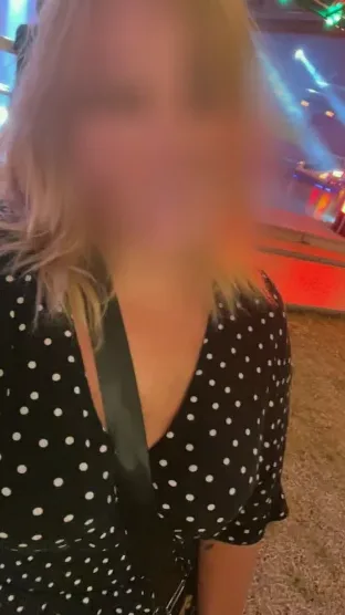 Lilly, 28