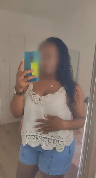 Nicole, 34