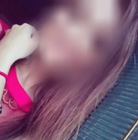 Sandra, 32