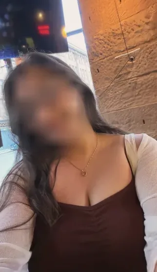 Sarah, 24